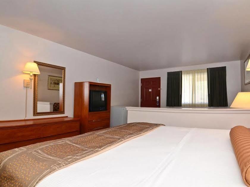 Magnuson Hotel Manitou Springs Ngoại thất bức ảnh